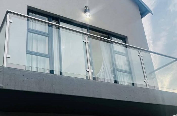 Glass balustrade